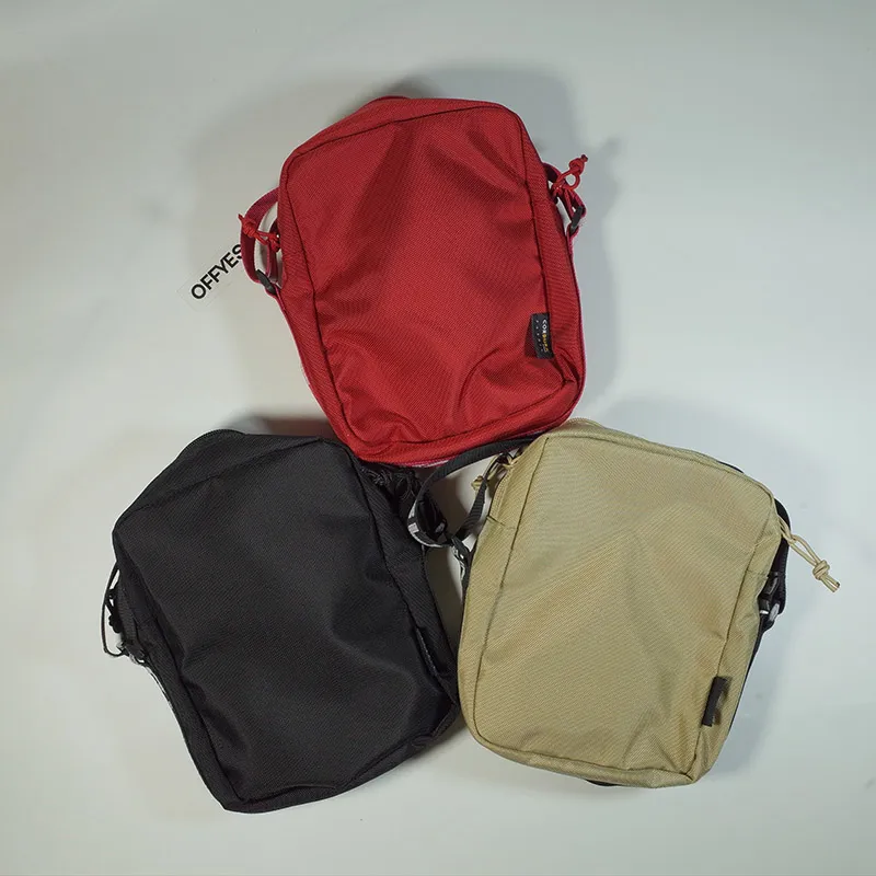 Borsa a tracolla firmata da donna e da uomo Borsa a tracolla a tracolla alla moda Borsa a tracolla laterale SS18 Nero Rosso Tan Vera Cordura Logo intrecciato centrato sul fondo