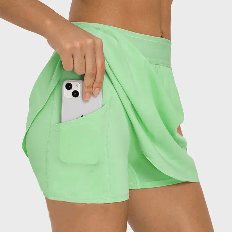 Pantaloncini a vita media in tessuto raffreddato ad acqua Pantaloni della tuta da yoga Pantaloncini da tennis 2 in 1 Fodera interna Tasche laterali Gonne corte sportive da donna