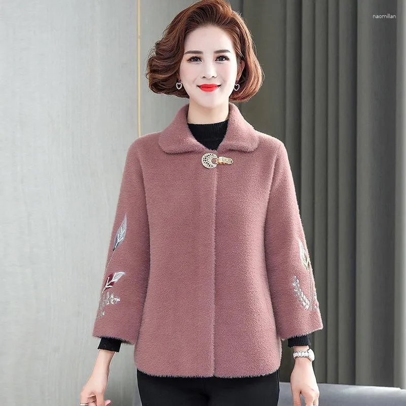 Women's Knits Women 2023 Autumn Winter Thick Mink Velvet Coats Female Floral Embroidery Short Jackets Ladies Middle-aged Warm Outwear M676