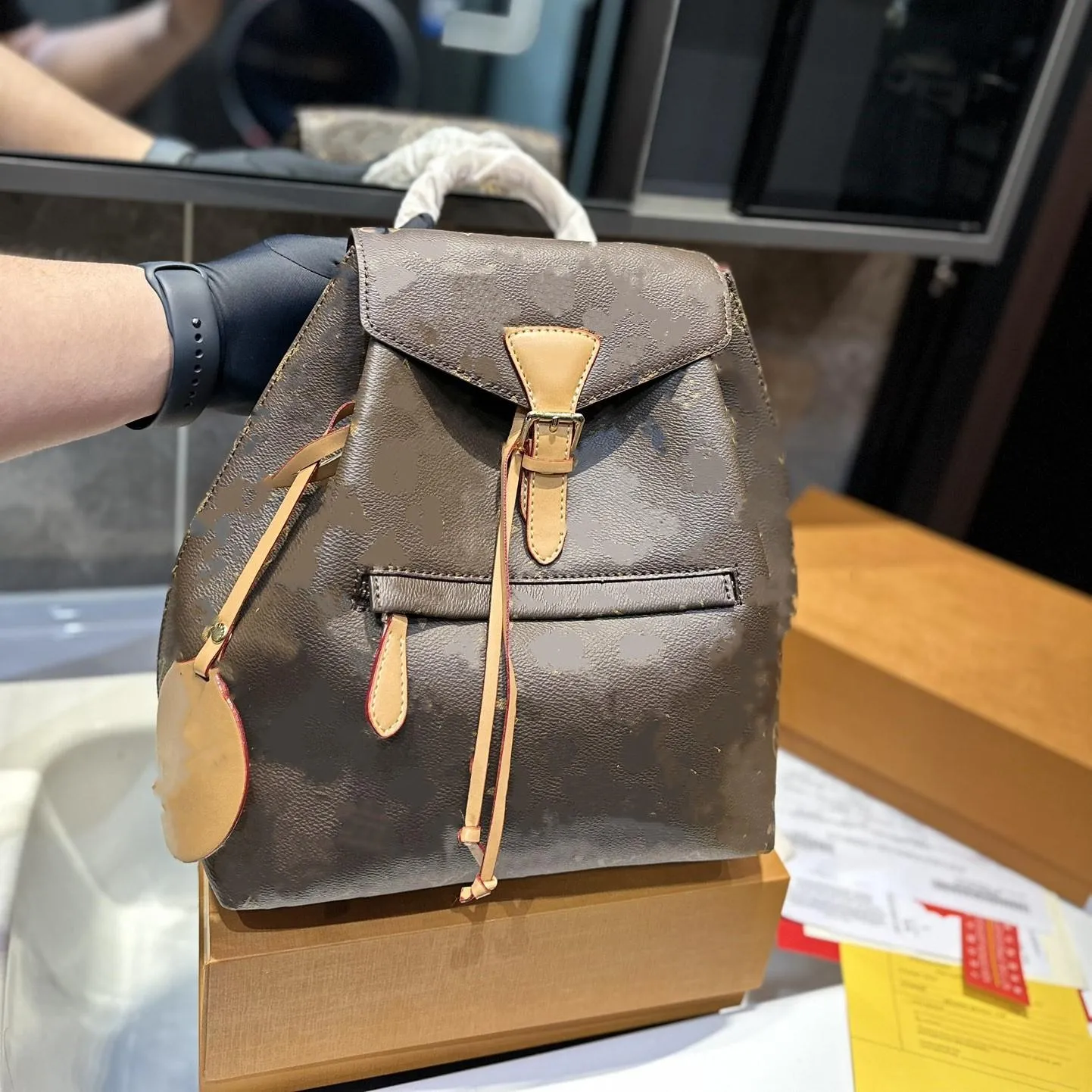 Luxurys Designer Bookbag Girl Bookbag Casual Style ryggsäckar stor kapacitetsbrev Utskriftsblomma solid väska dator