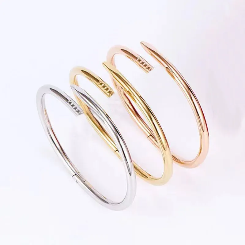 Love Gold Armband Heart Nail Armband Clover Designer Bangles For Women Mens Bangle Cuff Rostfritt stållegering Diamond Plated Party Present Bröllopsengagemang