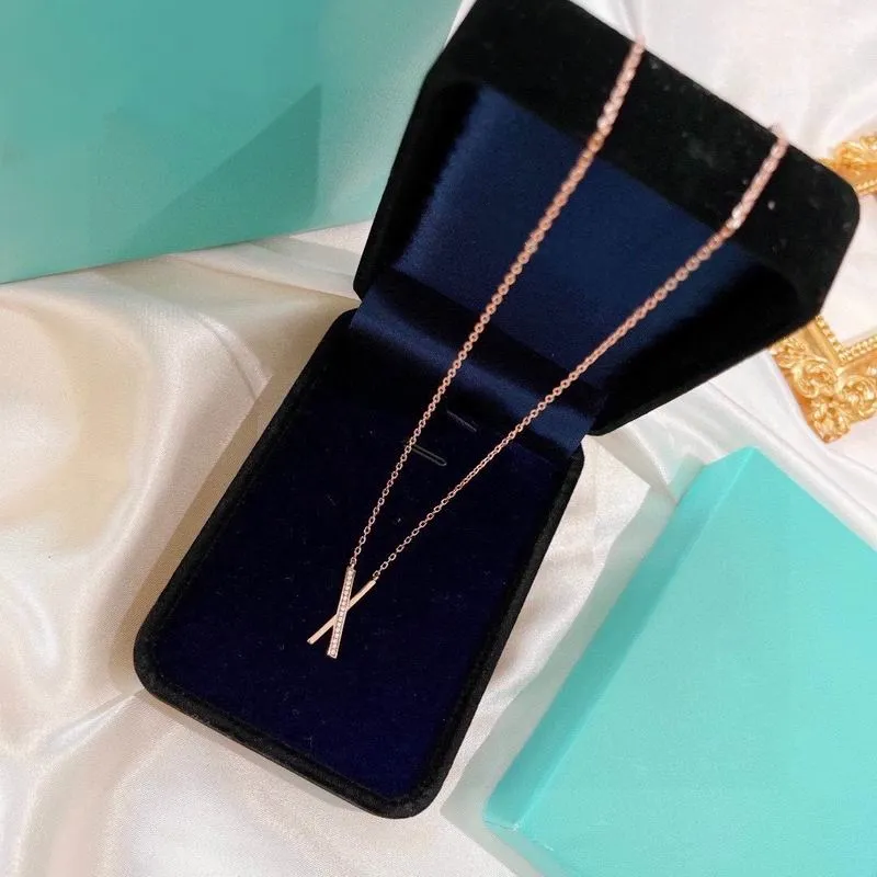 2023 lovely cute pendant Necklaces HIGH QUALITY long gold thin stainless steel chain crystal cross design Women necklace with dust bag and box