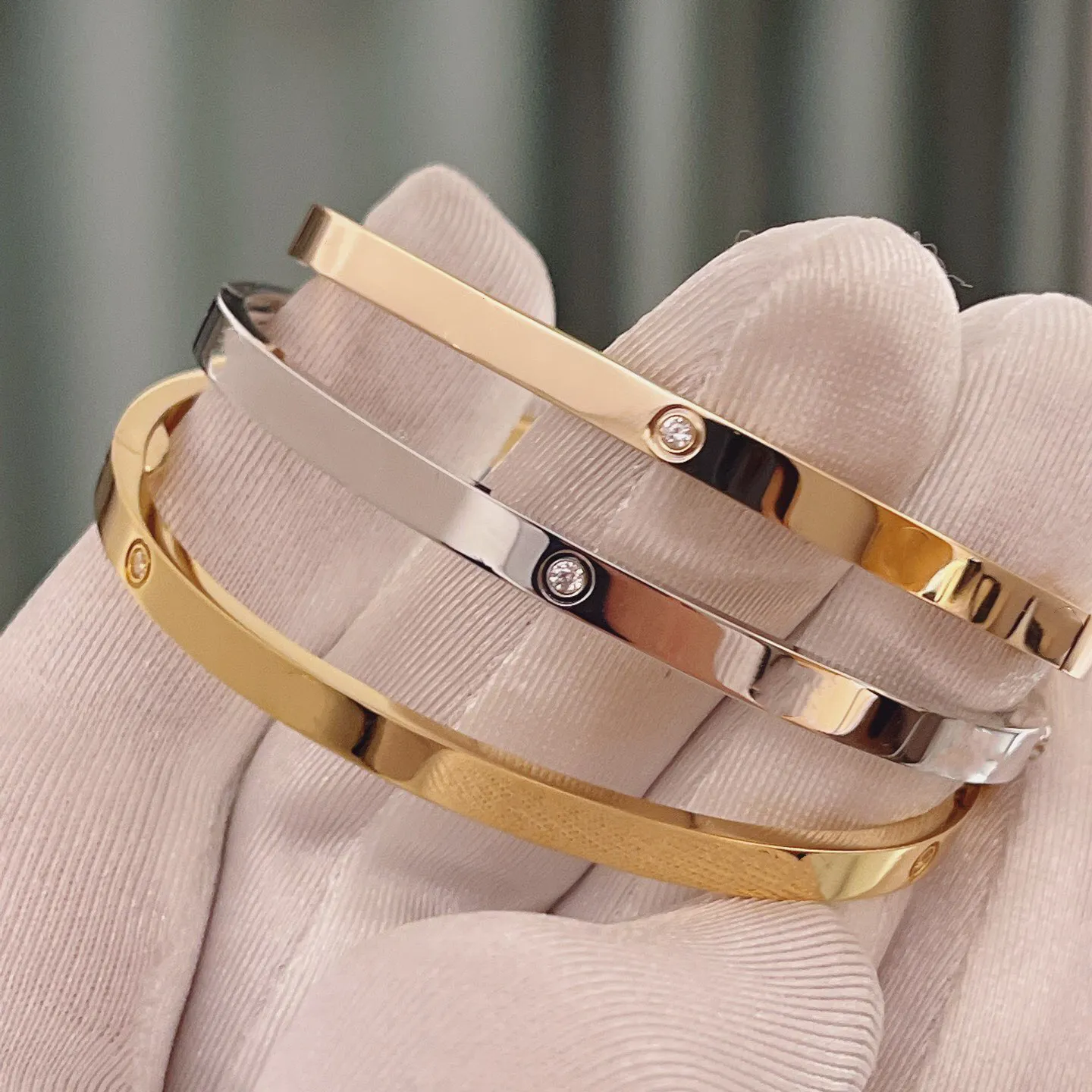 Love yellow gold bracelet Cartier Gold in Yellow gold - 42184537