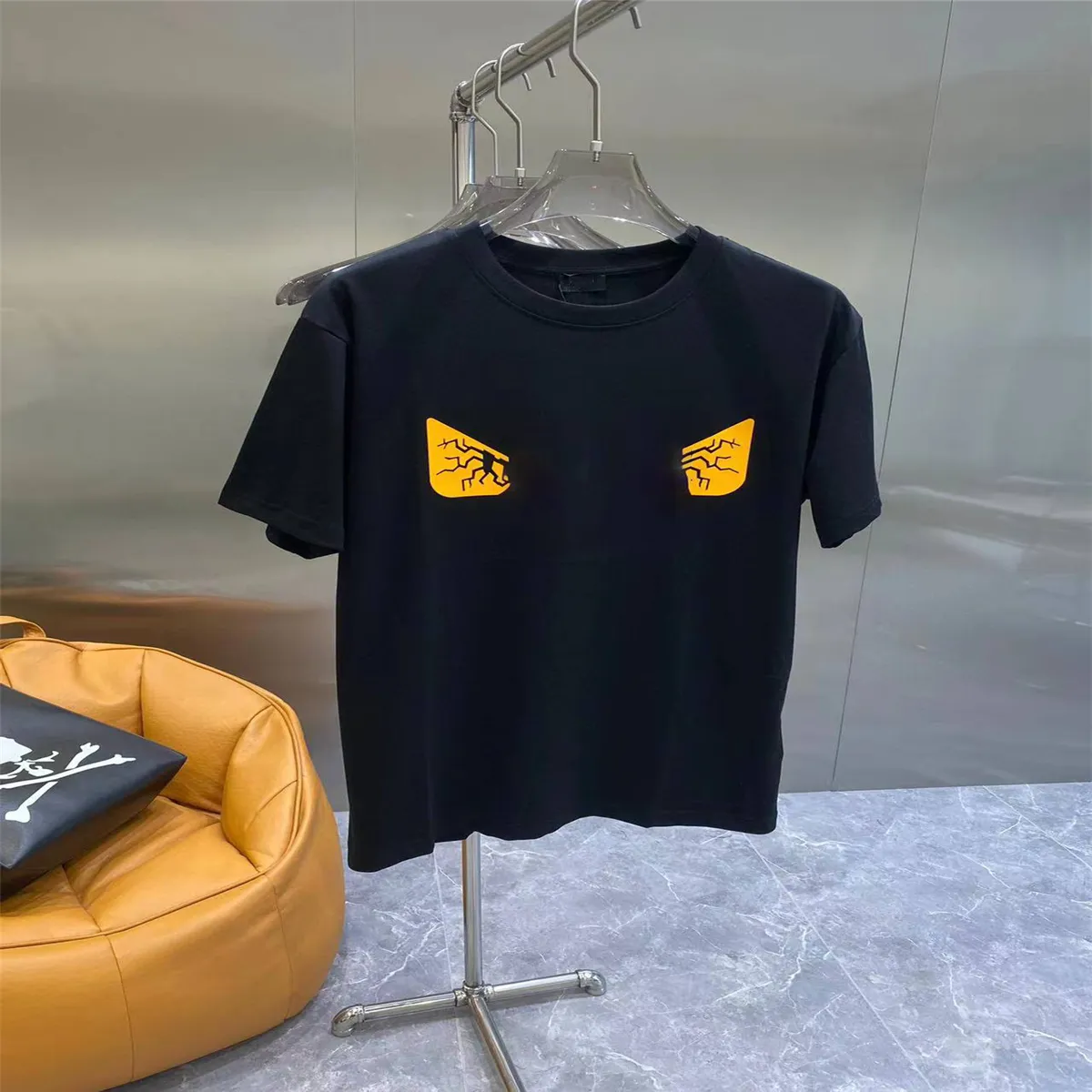Site officiel Designer Summer Mens Designer T-shirt Casual Man Femmes Tees avec lettres Imprimer manches courtes Top vendre de luxe Men261n