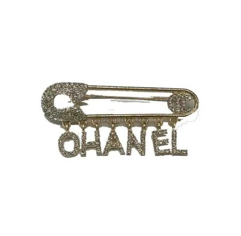 Fashion Designer High-end Sweater Suit Collar Pin Brooches for Mens Womens Inlay High Quality Crystal Rhinestone Gold Plated Pendant