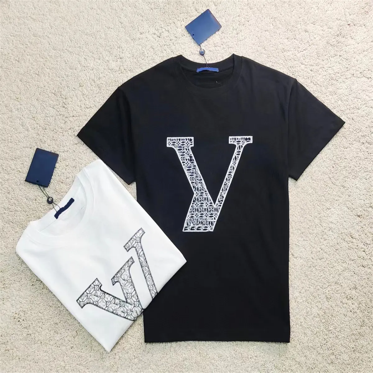 Site officiel Designer Summer Mens Designer T-shirt Casual Man Femmes Tees avec lettres Imprimer manches courtes Top vendre de luxe Men284I
