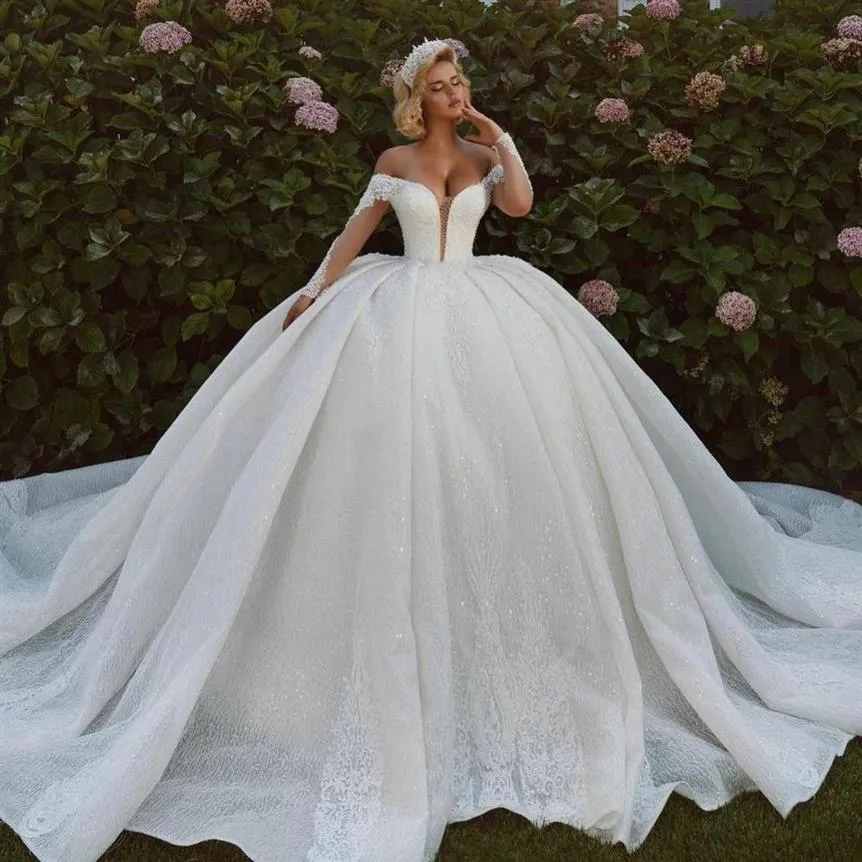 2021 Luxus-Arabisch-Stil aus der Schulter Hochzeitskleid Spitze Applikationen Pailletten Brautkleider Saudi Dubai Plus Size Vestido de Novi262l