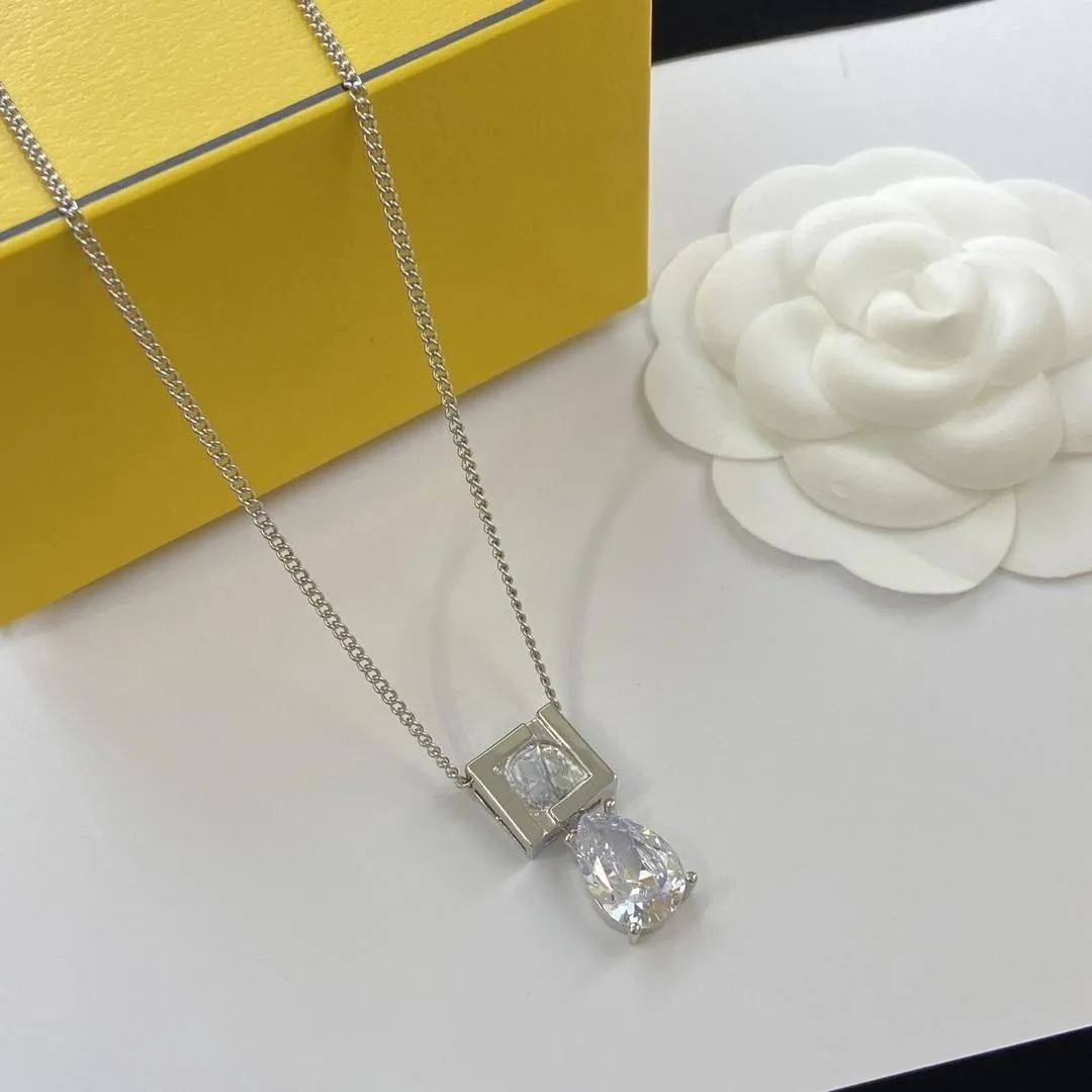 Clásico de gama alta popular diseñador femenino carta colgante collar cadena joyería de moda boda Día de San Valentín aniversario joyería conmemorativa regalo