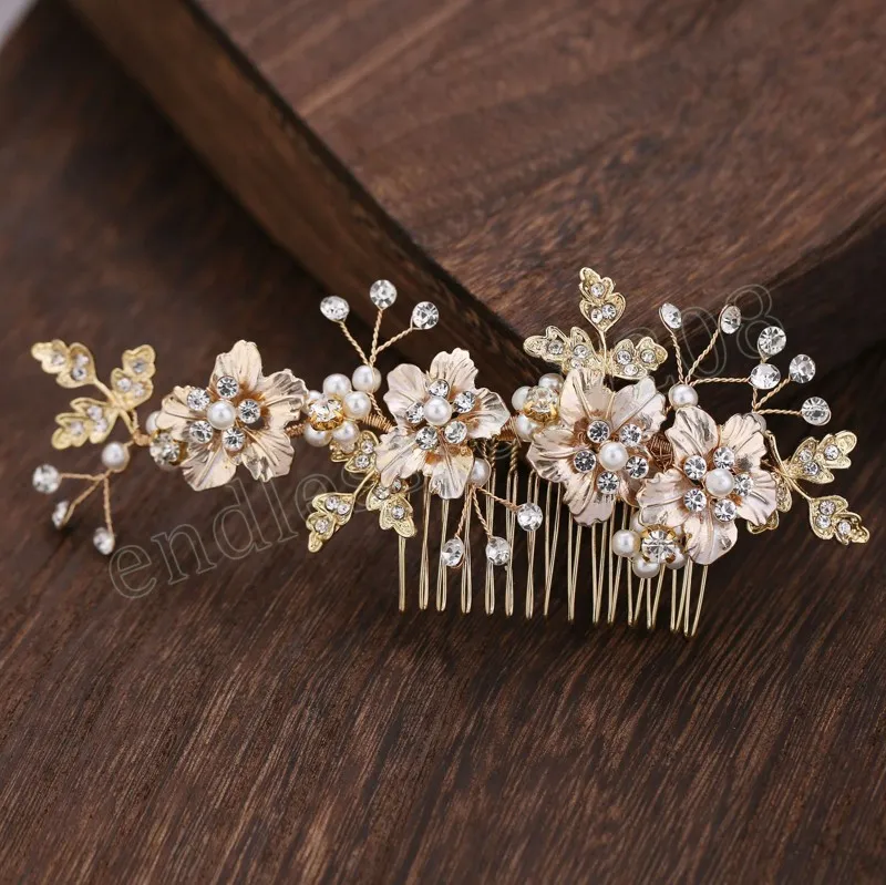 Pettini capelli da sposa Fiore da sposa in cristallo di diamante Accessori capelli in lega d'argento / oro Perle d'acqua dolce Gioielli Diademi Ornamenti