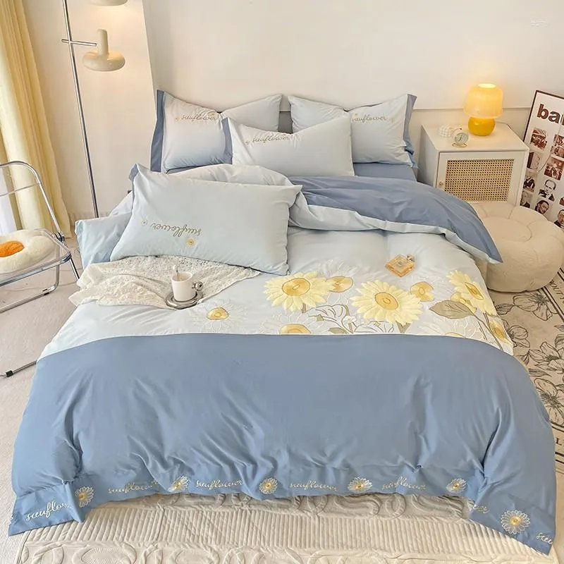 Ensembles de literie Coton lavé Ensemble ultra doux Broderie Tournesols Chic Bleu Patchwork Housse de couette Drap de lit plat / ajusté Taies d'oreiller