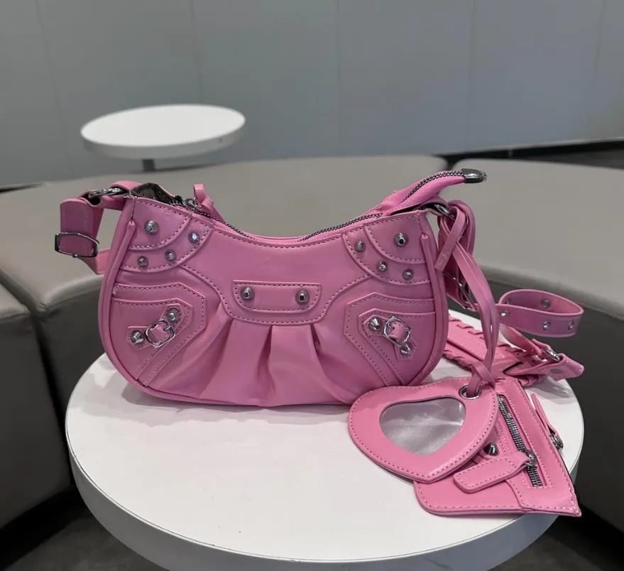 Personality riveted motorcycle bag new fashion fashion western style full crescent bag fashion casual bags