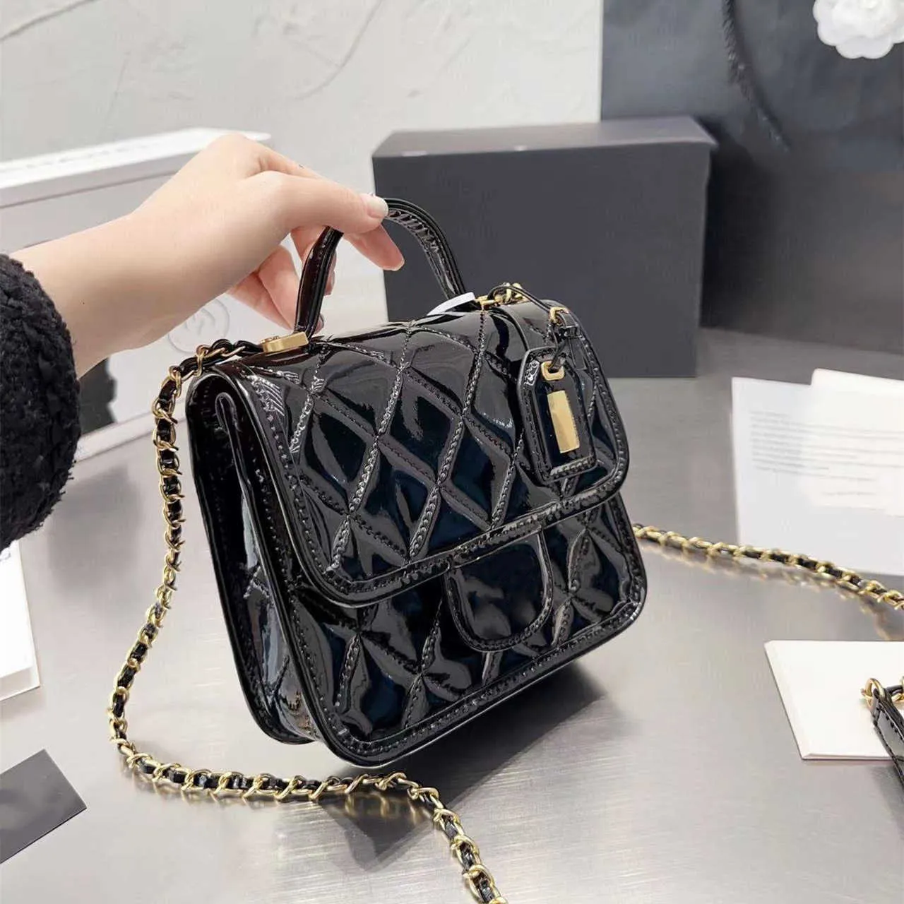Designer-Handtasche Channell Bag 22K Damen Black Diamond Grid Lacquer Leder Handheld Namensschild Tofu Poor Bag