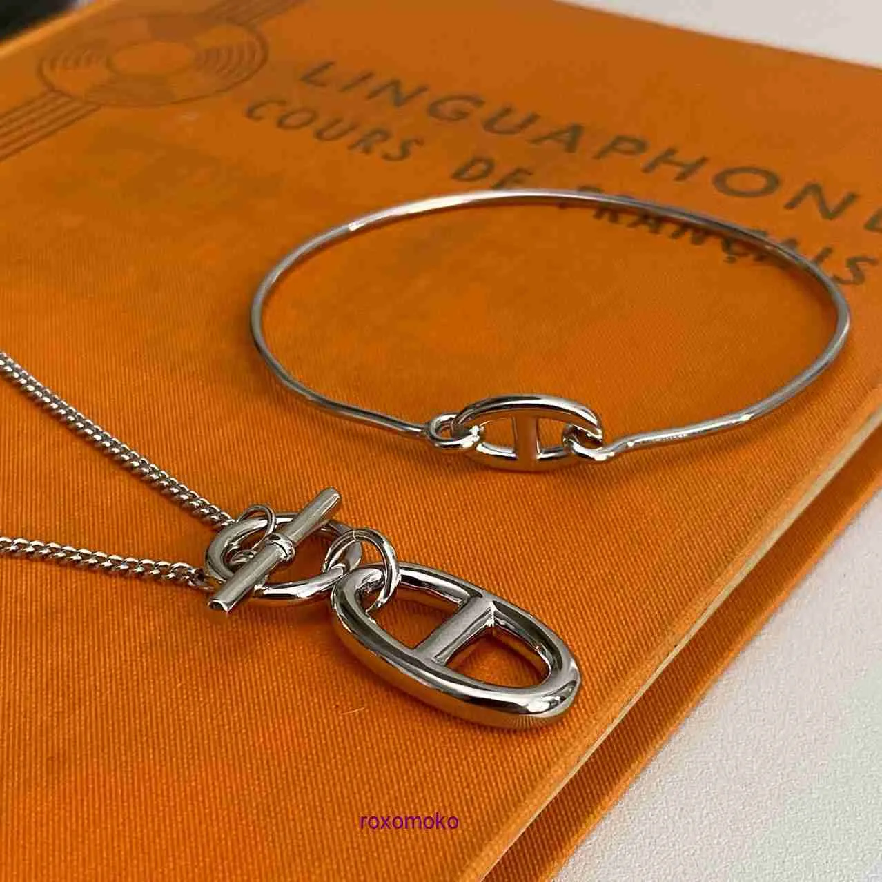 8A Designer all'ingrosso H Braccialetti domestici Shop Online Shop G Simple Pig Bracciale Collana Design di moda M5 3 M7 5 con scatola regalo