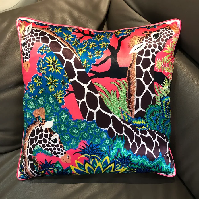 Pillow Case Brand Design Three Giraffes Silk Throw Pillow Fashion Pillowcase Sofa Chair Car Lumbar Pillow Cushion Cover Back Cushion 230621