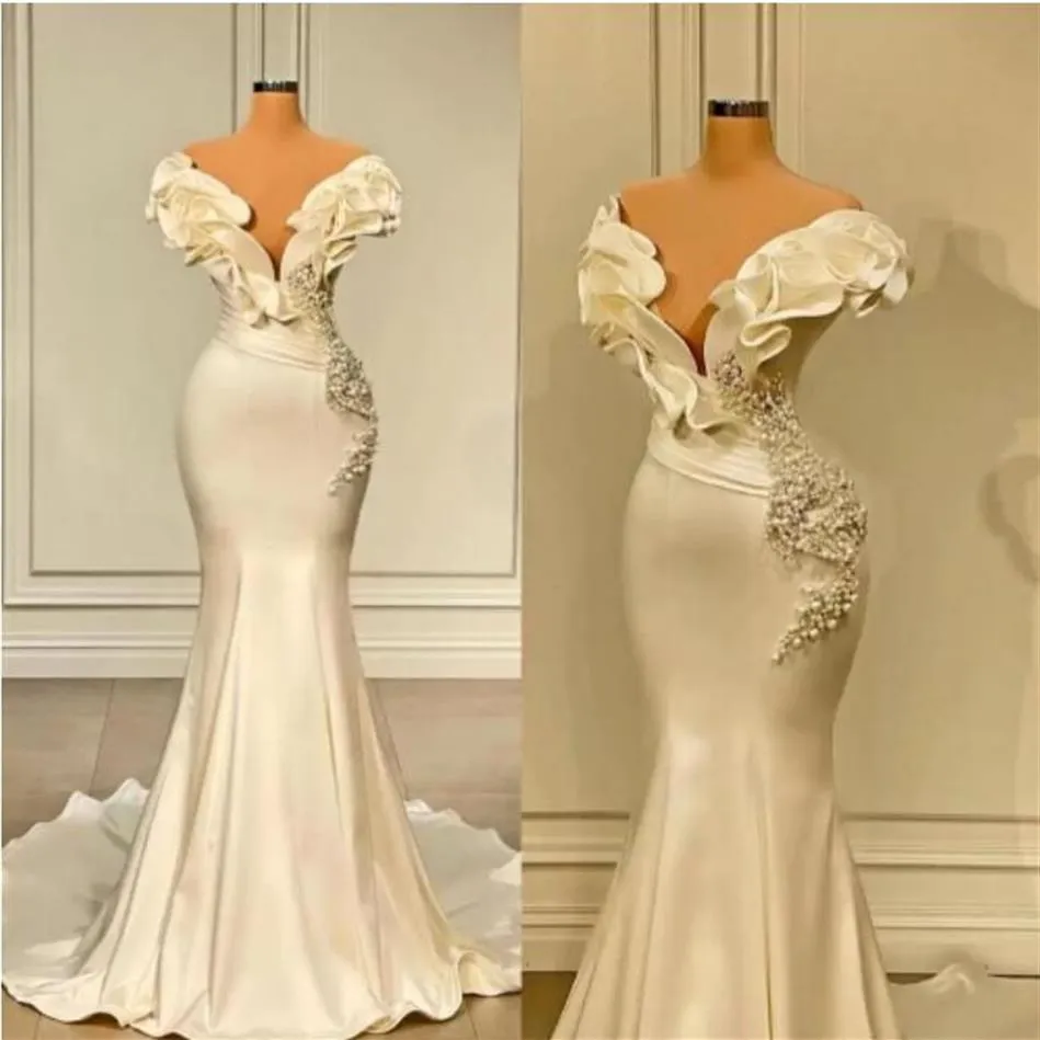 2022 Elegante Satin-Meerjungfrau-Brautkleider, schulterfrei, Rüschen, bodenlang, Blumen, Perlen, Perlen, lang, Brautanlass 316F