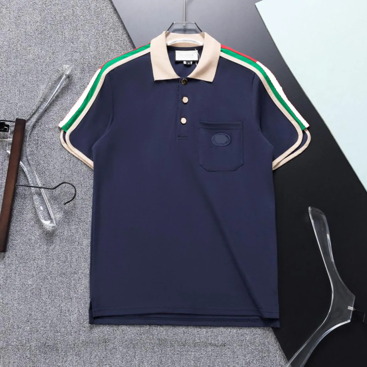 Men Polos de golfe casual 2023 Logotipo de peito de pescoço de verão impressão de manga curta Camisas de ombro listradas coloridas