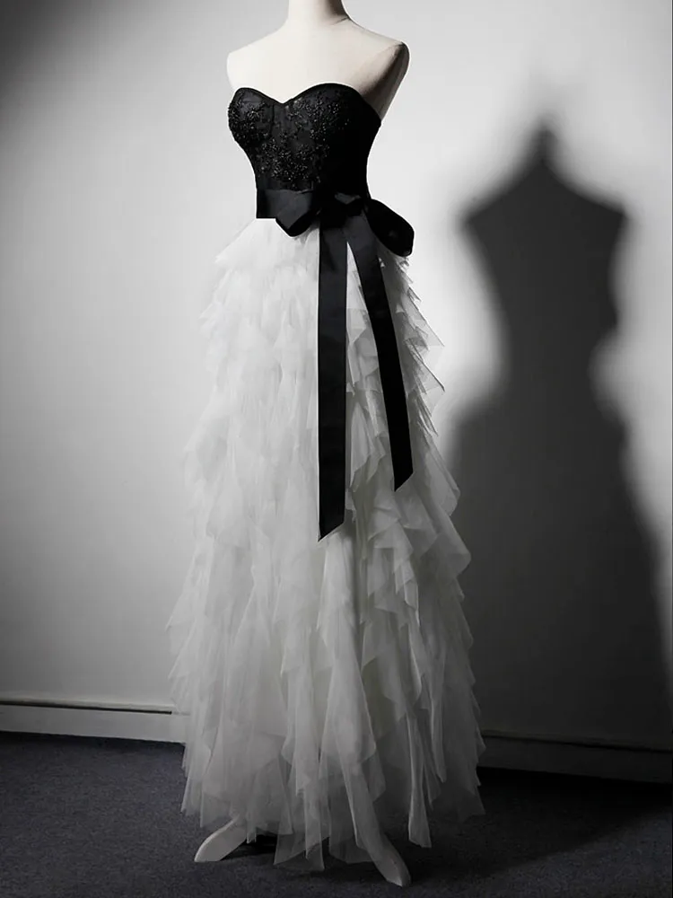 Fancy witte en zwarte galajurken Sweetheart Lace-Up Back Floor Length Party Gowns Sexy Top Applique met kralen
