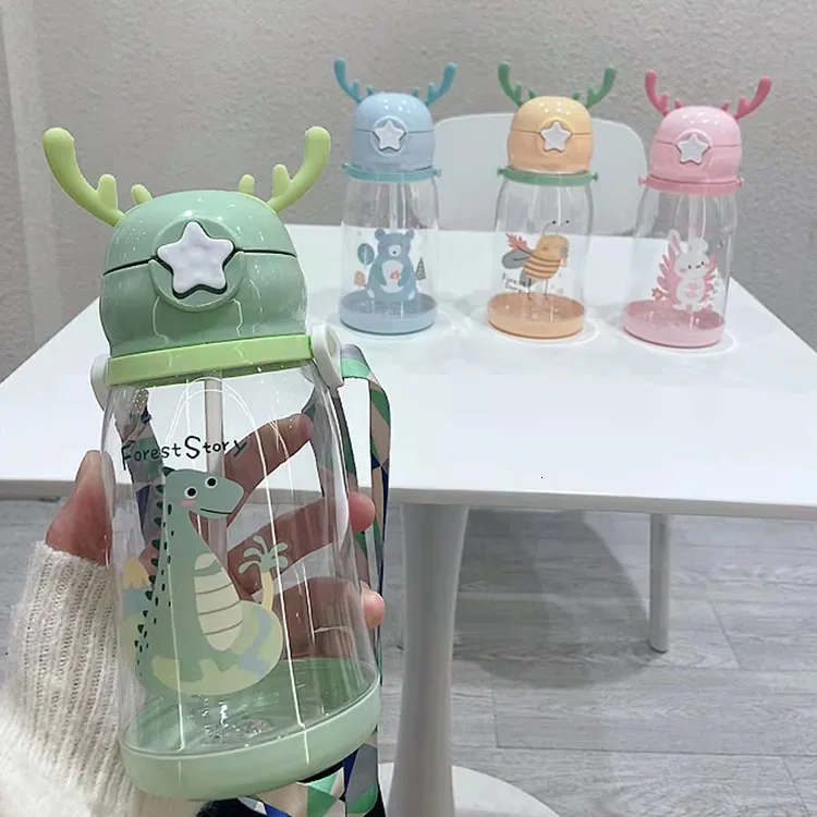 Bouteilles d'eau 600ML Cartoon Cup Childrens Grande Capacité Antler Étudiants En Plastique Sortent Paille Portable Kawaii Bouteille 230621