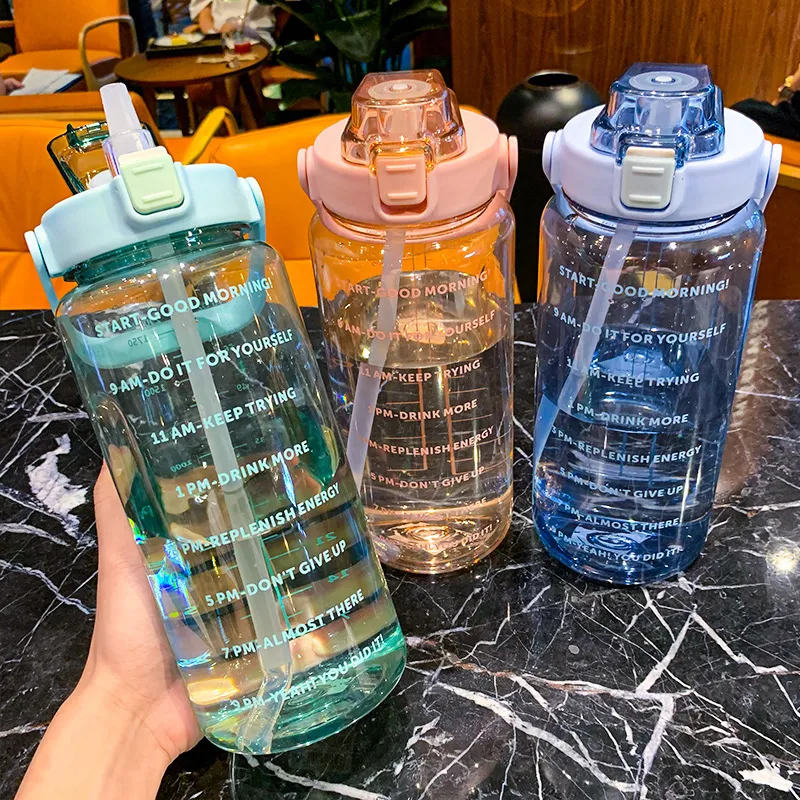 Bottiglie d'acqua Bottiglia da 2 litri con indicatore del tempo Riutilizzabile all'aperto Sport Bere Bicchieri di plastica portatili Cannuccia ad alta capacità 230621