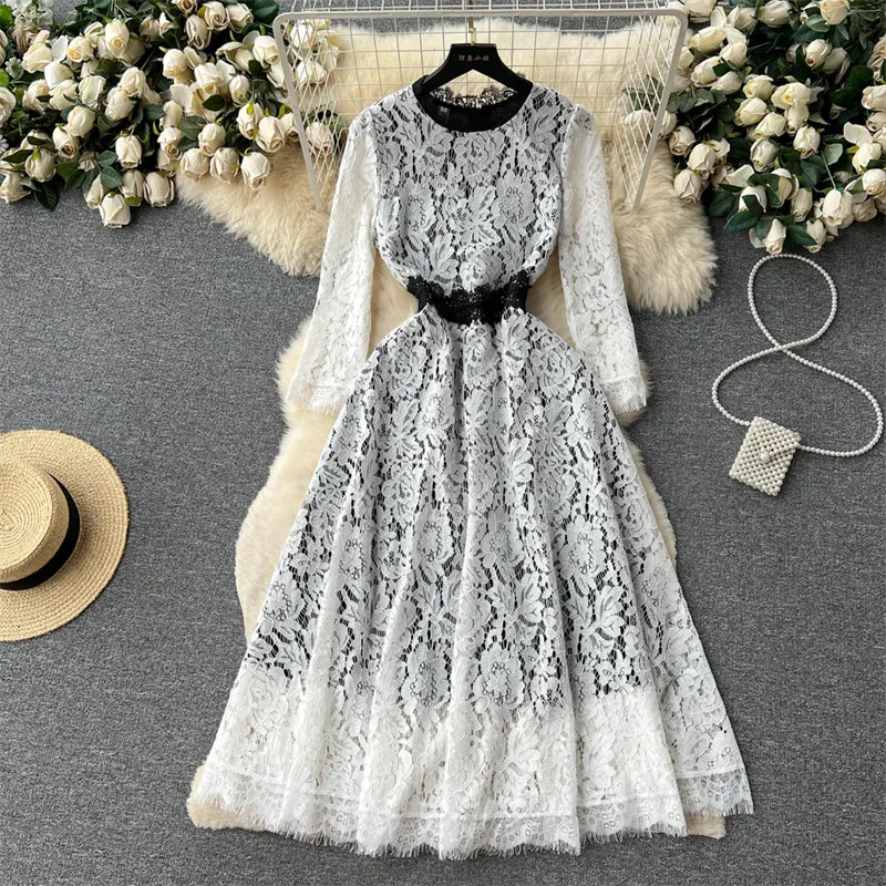 Casual Dresses Summer Summer New Women Mid-Längd White Lace Stitching Brodery Dress High midje rund hals långärmad a-line klänning Elegant Vestido 2023