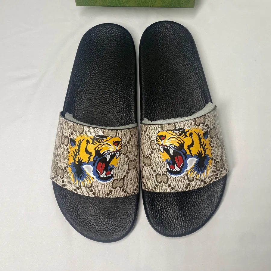 Designer Sandals Slippers Slides Chaussures Chaussures hommes et femmes Modèles de couple classiques d'été extérieurs de grande taille de grande taille Tendance décontractée manteau pantoufles de plage taille