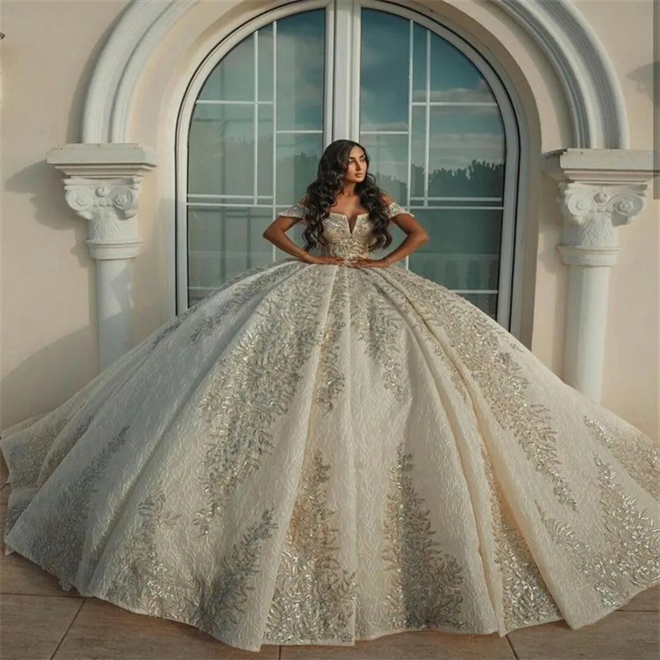 Luxuriöse Dubai-Arabien-Ballkleid-Hochzeitskleider aus der Schulter, Perlen, Spitze, appliziert, Plus-Size-Brautkleider nach Maß, rückenfrei, Ve2430