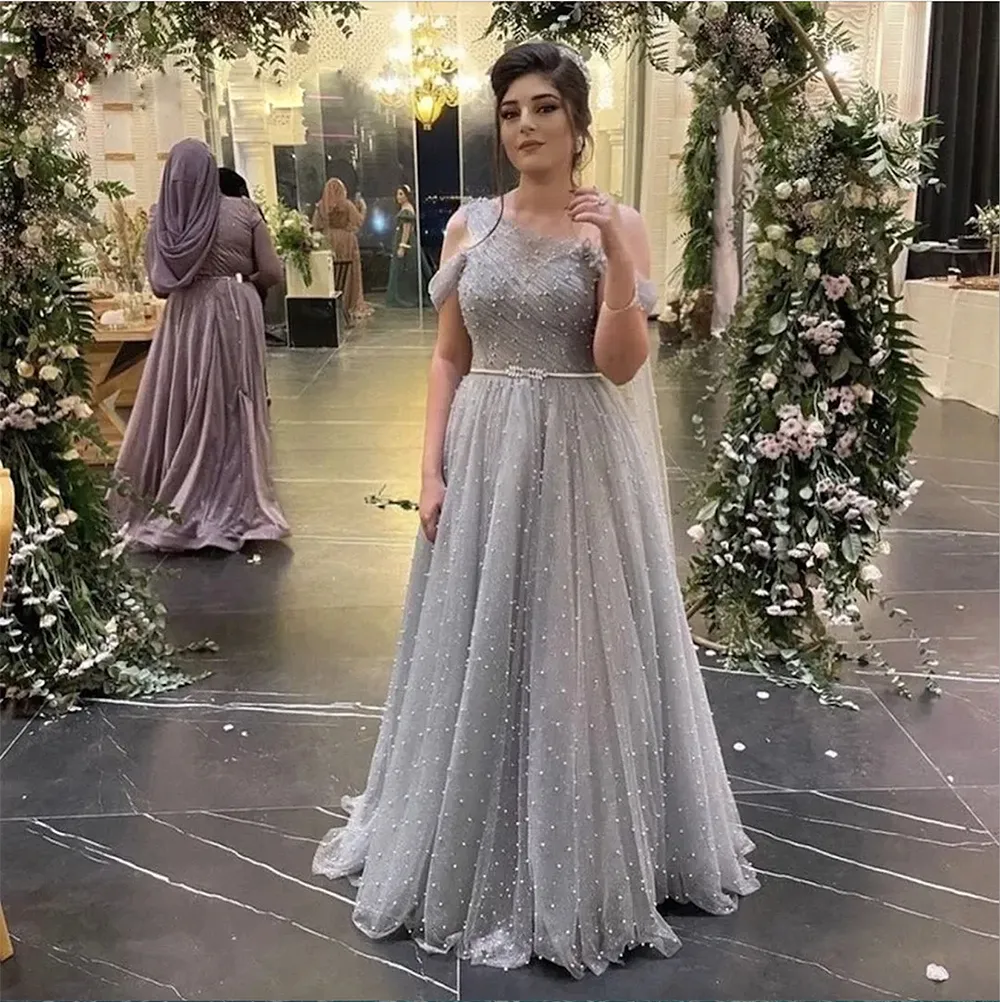 Glamour gris arabe Dubaï mère de la mariée soirée robes de bal une épaule une ligne perles nuit robes de soirée à volants robe soirée femme