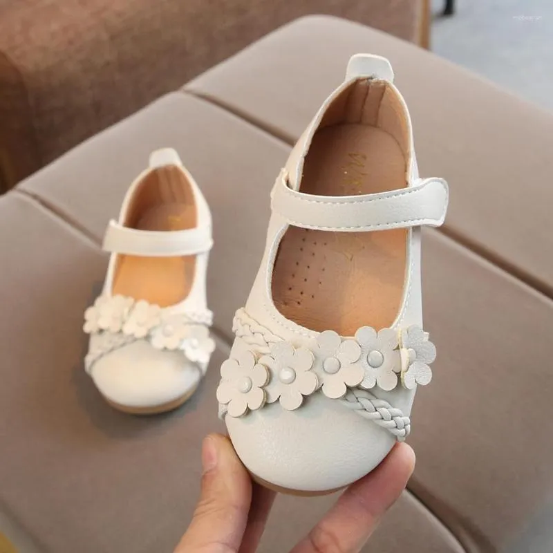 Chaussures plates SKHEK enfants sandale enfant en bas âge fleur enfants chaussure filles robe de soirée de mariage princesse cuir pour adolescents danse