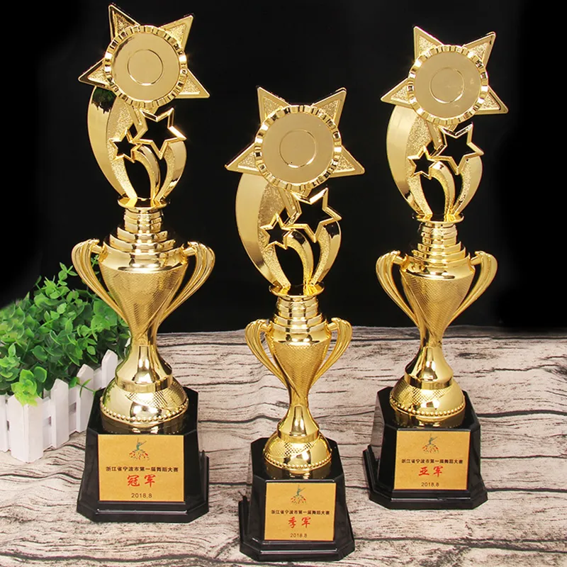 Dekorativa objekt Figurer Gratis anpassade stjärnor Trophy Cup Golden Plating Award Trophies Competition Sports Game Vinnare Souvenir Toys Trofeos Award 230621