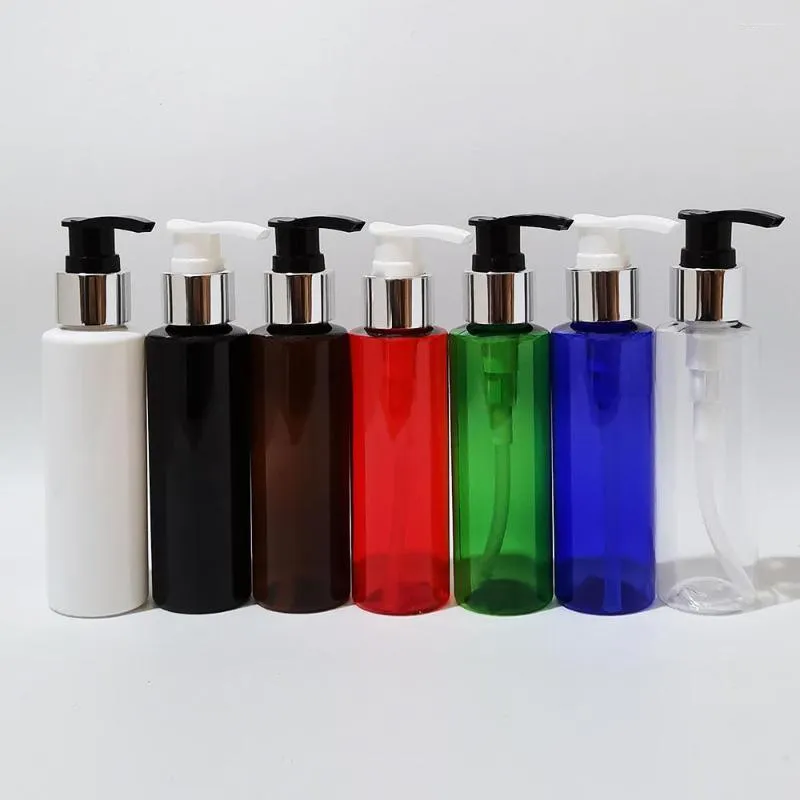 Bottiglie di stoccaggio 30pcs 100ML Bottiglia di plastica per pompa per lozione bianca / nera con vite in alluminio argento 100cc Contenitore per gel doccia per shampoo da viaggio