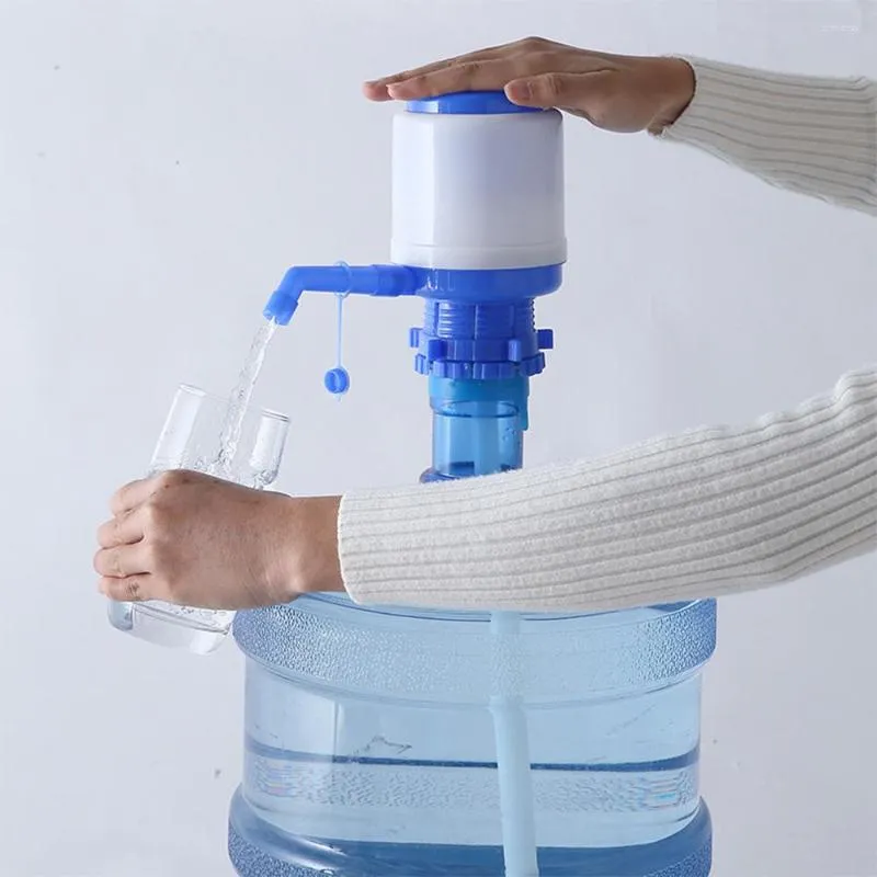 Vattenflaskor Portable Pump Manual Handtryck Drinking Fountain med en extra kort rörmat