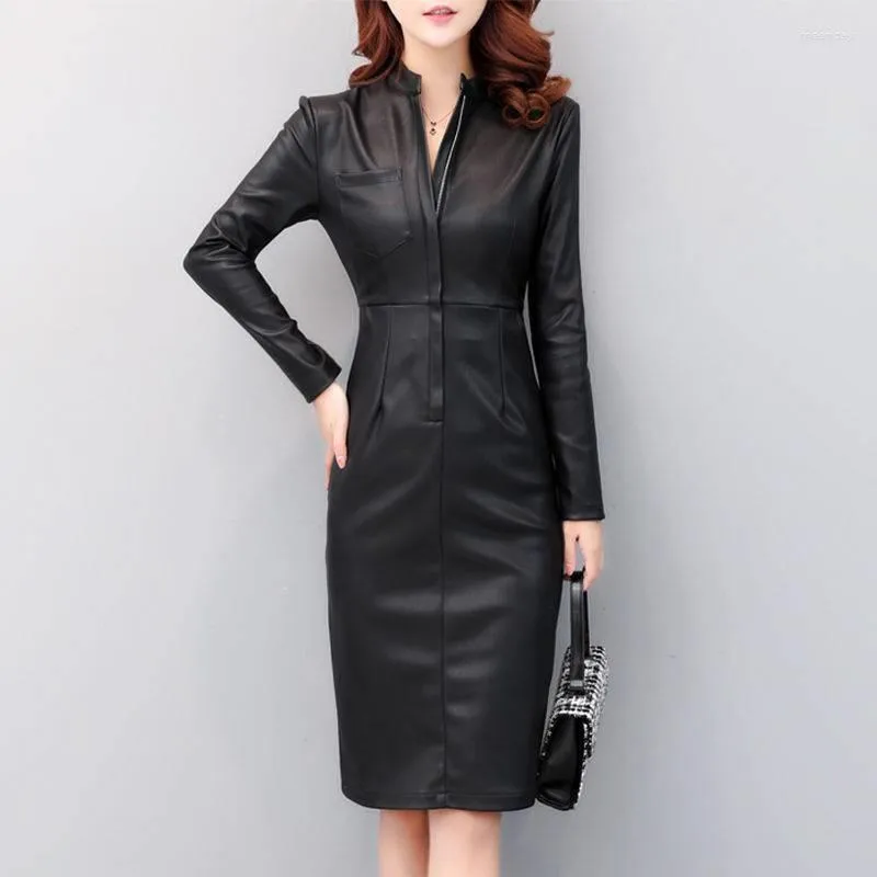 Casual Dresses 2023 Fall Winter Plus Size Velvet Dress Korea mode Kvinnor Sexig knälängd långärmad zip pu läder bodycon