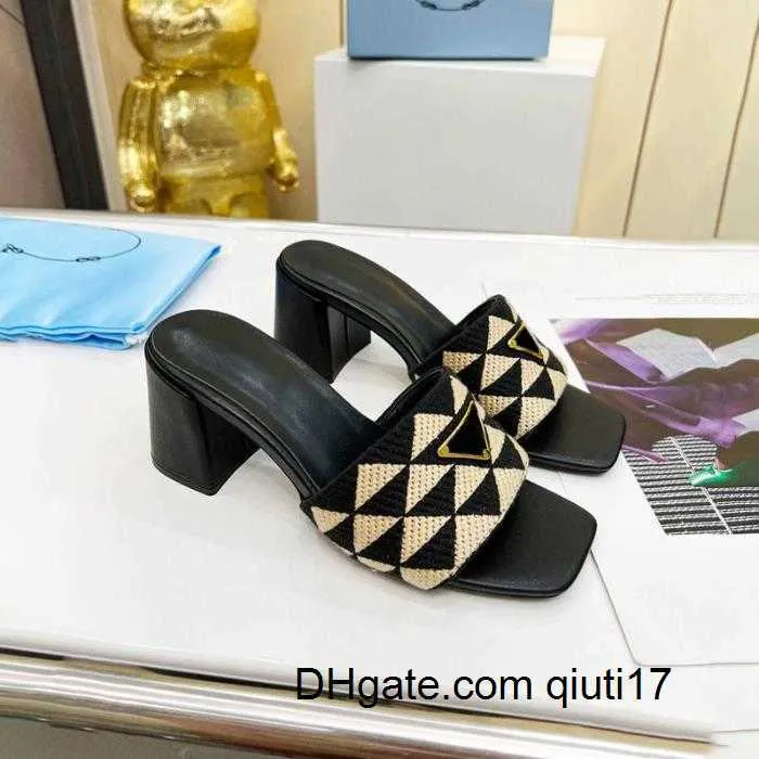 Kapcie luksusowe designerskie kobiety haftowane tkaniny na obcasie slajd czarny beżowy haft haft bawełniane sandały muły domowe klapki klapki swobodne lato qiuti17