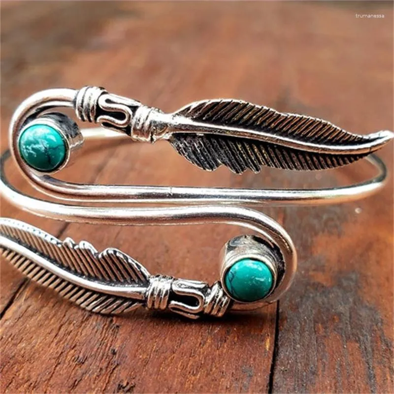 Bangle Vintage Creative Silver Color Feather Emerald Ladies Niche Simple High-End Armband Party Wedding Anniversary Gift Jewelrybangle Raym