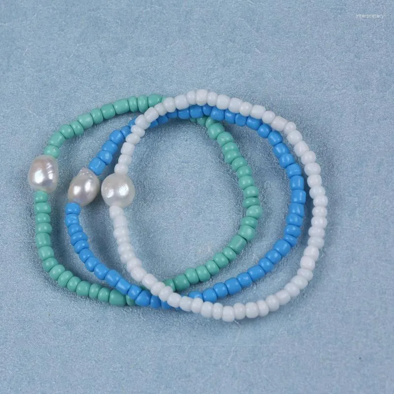 Bangle Braccialetto artigianale Perle di vetro Lunghezza 19 cm In vendita Braccialetti di perle d'acqua dolce a tre file di colore blu