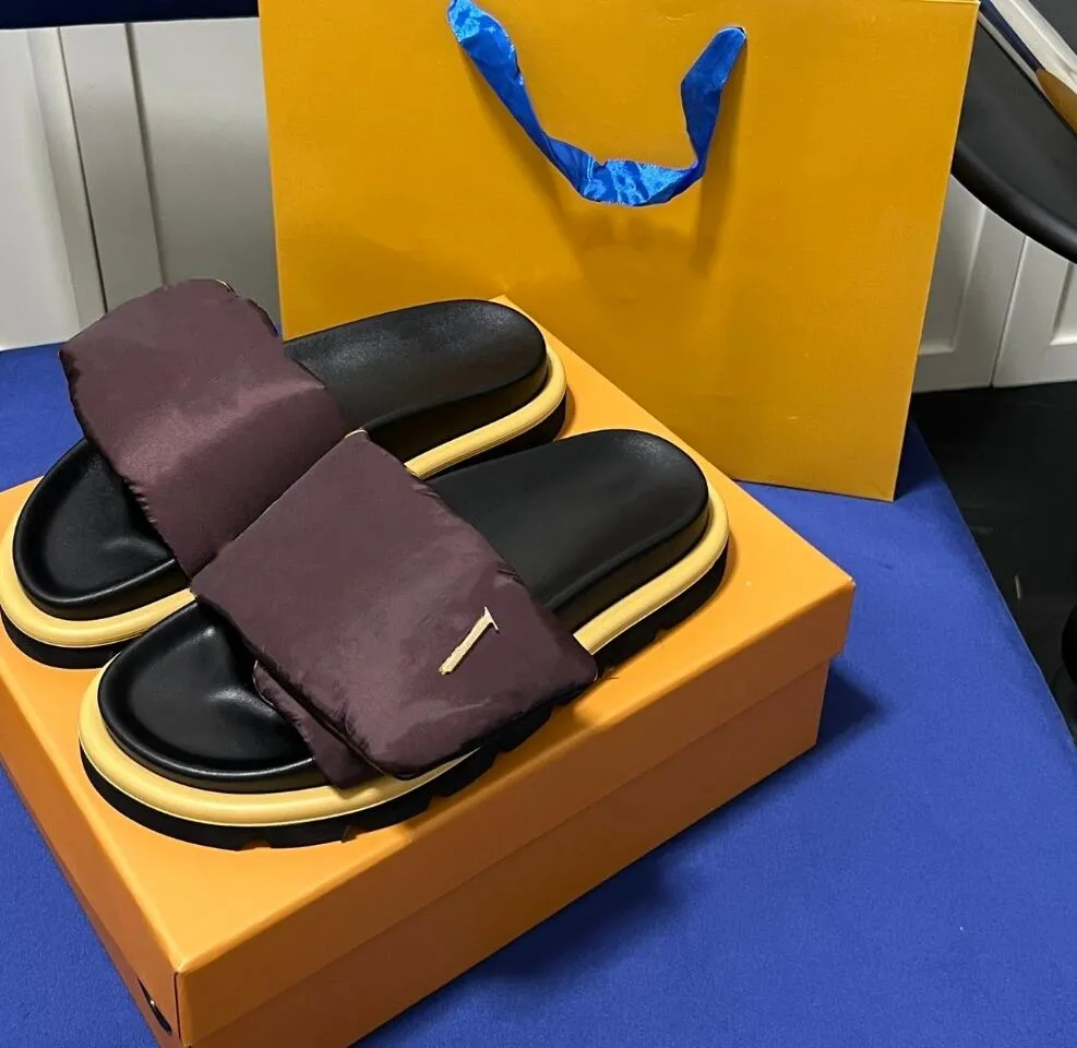 Paren slipper designer kussen pluizige comfort platte bodem slipperbrief afdrukken van vrijetijdsstijl slippers mode hoogwaardige mannen vrouwen strand sandalen