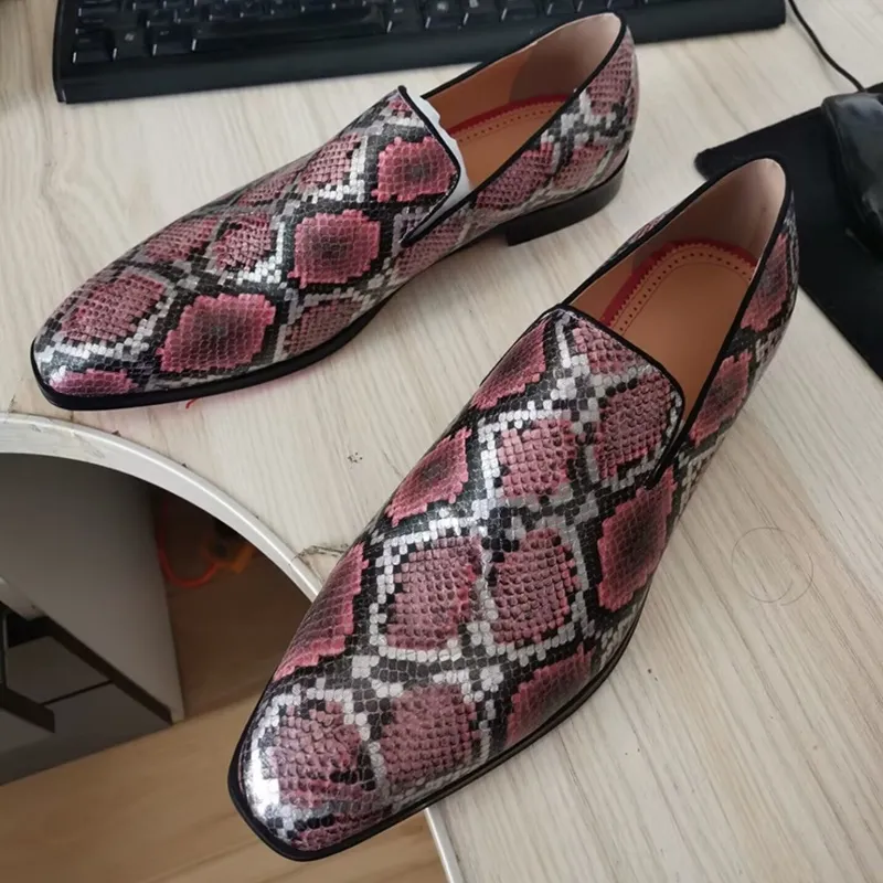 Nya mode blandade färger orm hudmönster loafers lyxiga äkta läderskor för män handgjorda slip på lägenheter klänningskor