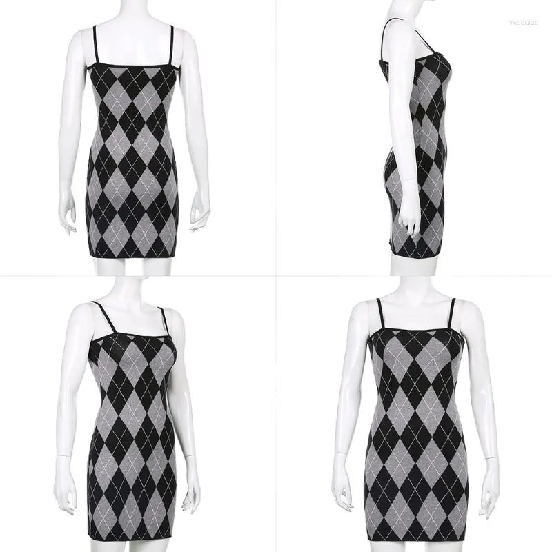 Casual Dresses Plaid Sticked Ladies Sexig tätt passande halter Rem klänning axel mager korta kvinnor sundress streetwear p8db