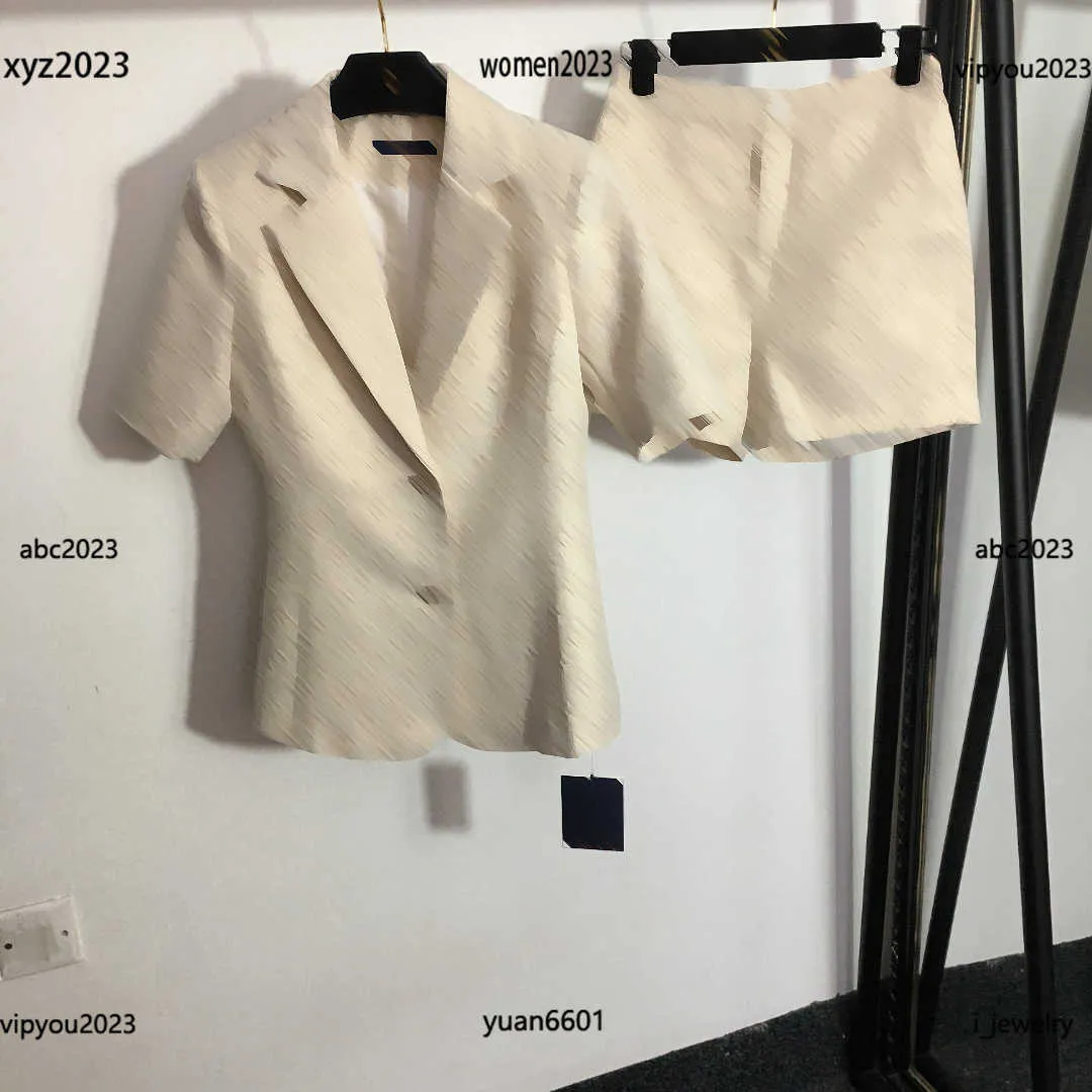Kadın Tasarımcı Blazer Lady Suit Boyut S-XL 2 PCS Altın İplik Karıştırılmış Nakış İnce Fit Kısa Kollu Takım ve Şort Haziran20
