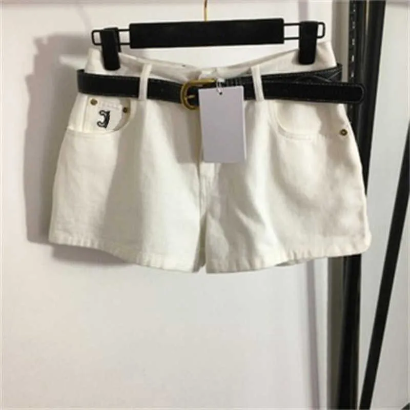 Lässige, minimalistische Damen-Shorts, Baumwolle, bestickt, Logo, Tasche, Slim-Fit, Denim-Shorts, schwarzer Gürtel, Sommer, Alltag, Ausflug, Damenbekleidung