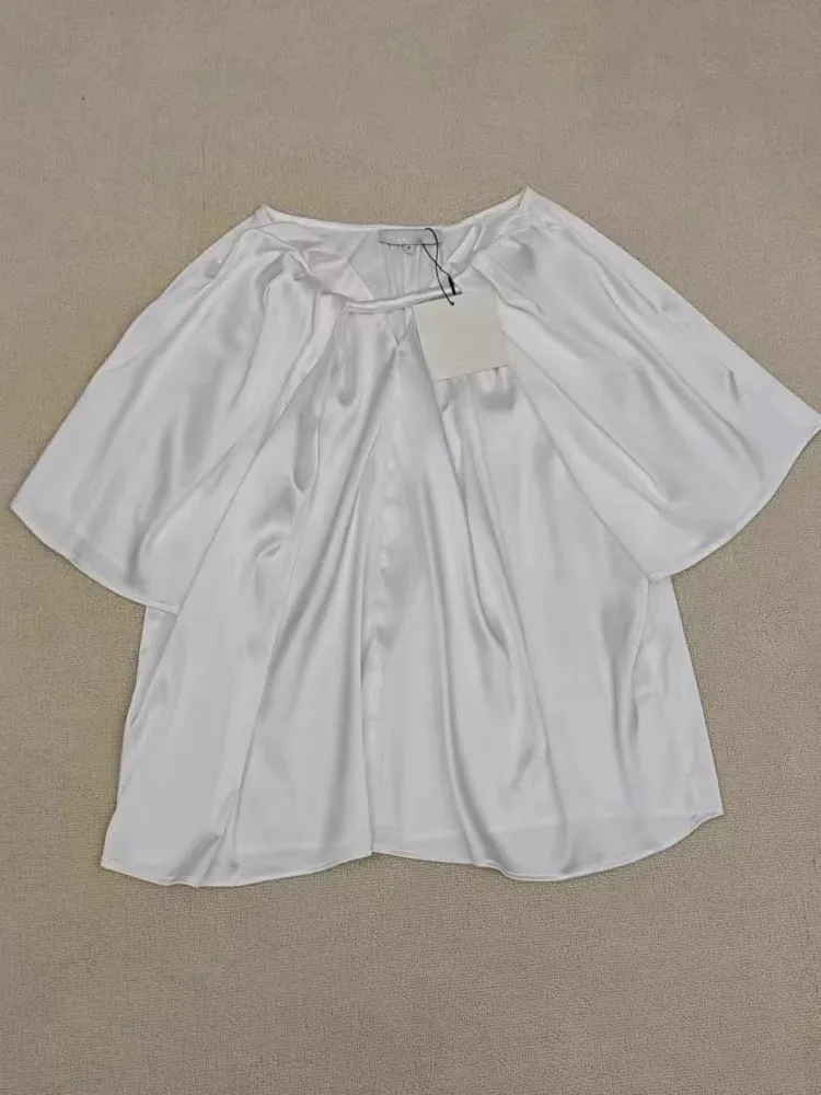 Novo nicho minimalista estilo minimalista VC casa novo nó plissado cetim solto blusa de manga curta para mulheres primavera/verão 2023