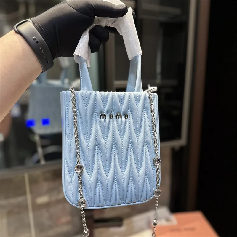 2023 Mini Ladies M Totes Matelasse Shopper Bag Lambskin Material Purses Luxury Woman Shoulder Bags Wrinkle Prägling Designer Handväskor