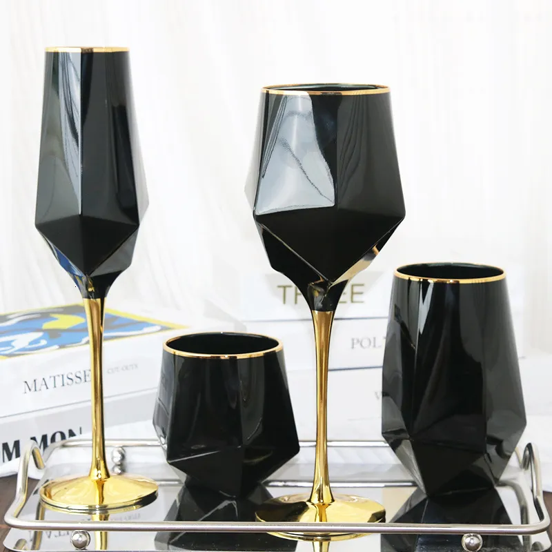 Vinglas Pure Black Crystal Golden Edge Ving Glas Goblet Light Luxury Oregelbundet Model Room Special Champagne Cup Whisky Beer Glasses 230625