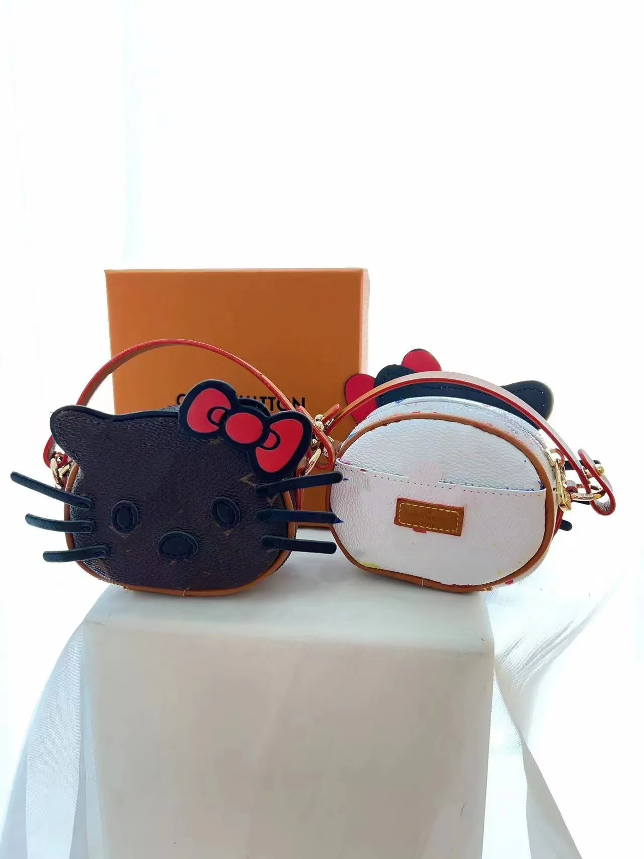 Nouvelle mode femmes porte-monnaie Designer couleur lettre stockage portefeuille poche mignon chat dessin animé dames pochette avec chaîne peut être sacs à bandoulière Totes pendentif à breloques