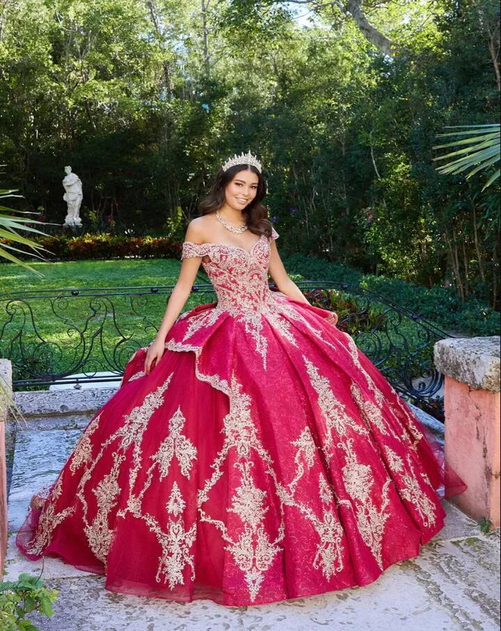 Vestido de baile de debutante para 15 anos, Ruby Gold, ombro a ombro, puffy Quinceanera Dresses Gillter Applique Frisado Espartilho com cadarço