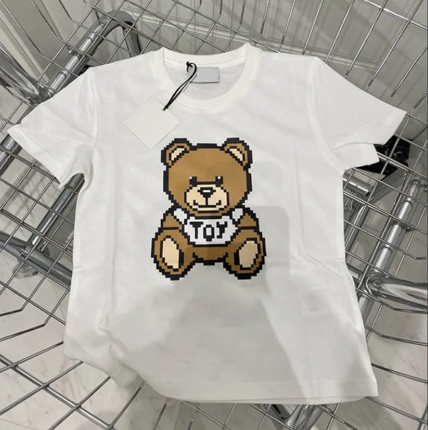 2023 Summer Boys Girls Designer Thirts Kids T-Shirt Boy Letter Leature Bear Tops Tops Fashion Baby Child T Shirts Thishirts Tshirts Multi Colors