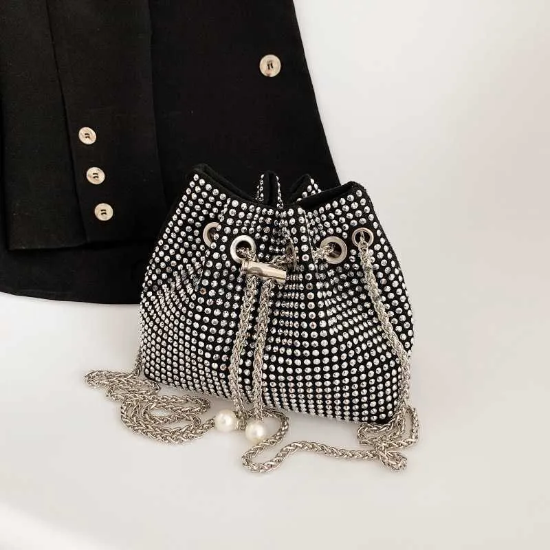 Bolsos de noche Diseñador de damas Brillante Rhinestone Hombro Bolsas de mensajero para mujeres Ins Cadenas de moda Borla Mini Crossbody Bucket Bag J230625