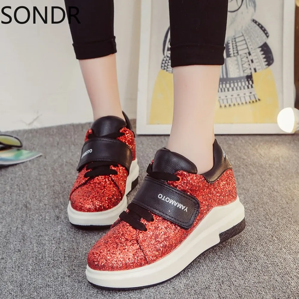 Scarpe da ginnastica da donna con paillettes Bling Platform Lace Up Girls Shoes Tacco medio Stili coreani Nuovo 2023