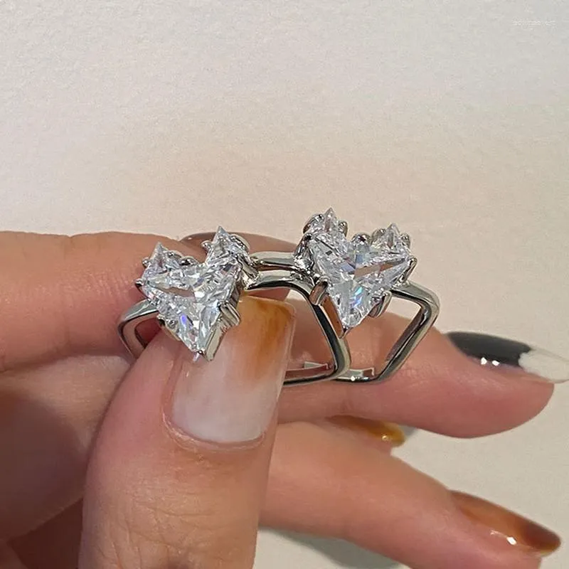 Cluster-Ringe Japan und Südkorea, einfacher leichter Luxus-Zirkon-Liebesring, Metall, quadratisch, kreative Persönlichkeit, Eröffnung, modisches Geschenk, Schmuck