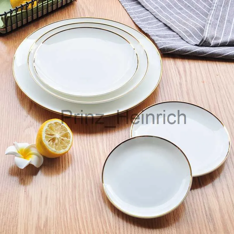 Assiettes plates rondes en porcelaine blanche avec filets dorés à